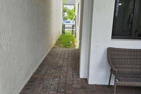 Casa en venta en Miami, Florida, 4 dormitorios, 224.08 m2 № 2173839 - foto 30