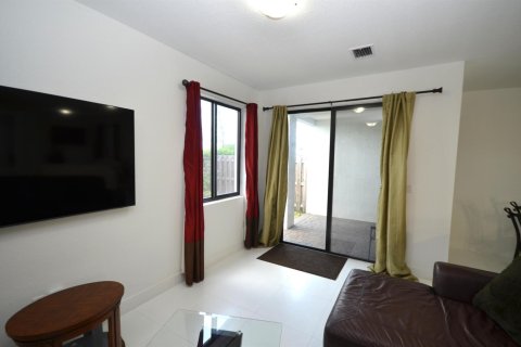 Casa en venta en Miami, Florida, 4 dormitorios, 224.08 m2 № 2173839 - foto 12