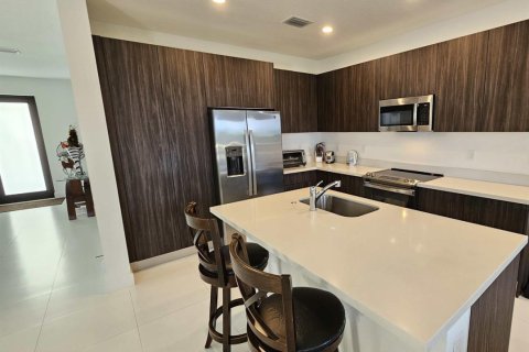 Casa en venta en Miami, Florida, 4 dormitorios, 224.08 m2 № 2173839 - foto 7