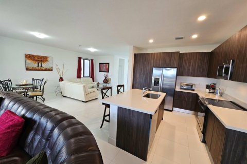 Casa en venta en Miami, Florida, 4 dormitorios, 224.08 m2 № 2173839 - foto 14