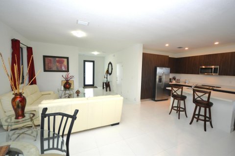 Casa en venta en Miami, Florida, 4 dormitorios, 224.08 m2 № 2173839 - foto 4