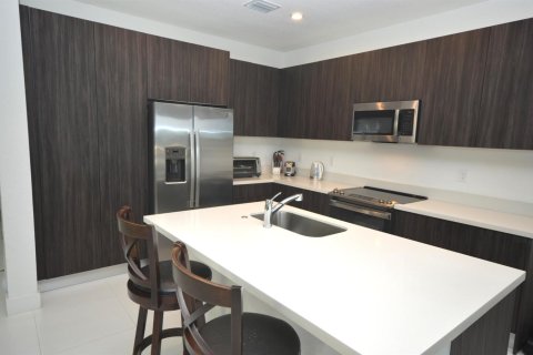 Casa en venta en Miami, Florida, 4 dormitorios, 224.08 m2 № 2173839 - foto 13