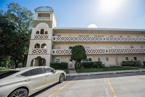 Condo in Clearwater, Florida, 2 bedrooms № 2196604 - photo 2