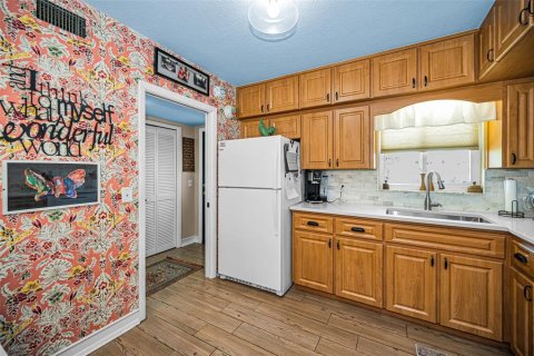 Condo in Clearwater, Florida, 2 bedrooms № 2196604 - photo 11