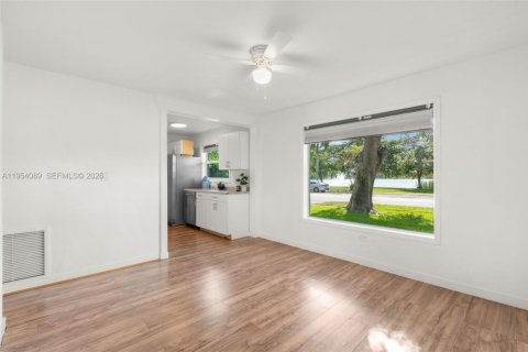 Villa ou maison à vendre à Davie, Floride: 2 chambres, 62.71 m2 № 2010907 - photo 9