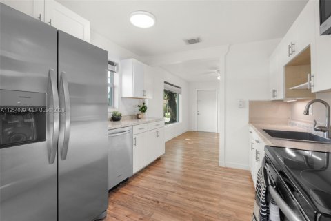 Villa ou maison à vendre à Davie, Floride: 2 chambres, 62.71 m2 № 2010907 - photo 13