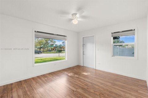 Villa ou maison à vendre à Davie, Floride: 2 chambres, 62.71 m2 № 2010907 - photo 7