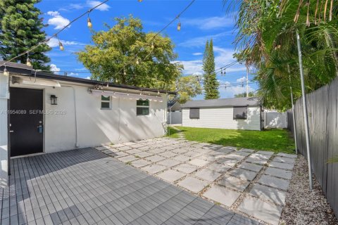 Villa ou maison à vendre à Davie, Floride: 2 chambres, 62.71 m2 № 2010907 - photo 2