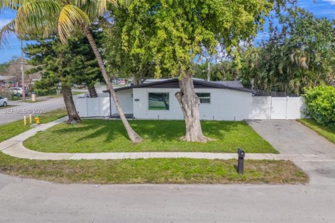 Villa ou maison à vendre à Davie, Floride: 2 chambres, 62.71 m2 № 2010907 - photo 28