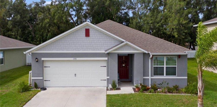 House in Deltona, Florida 3 bedrooms, 158.49 sq.m. № 1716679