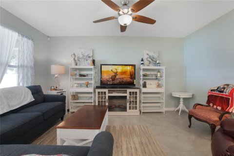 Casa en venta en Deltona, Florida, 3 dormitorios, 158.49 m2 № 1716679 - foto 15