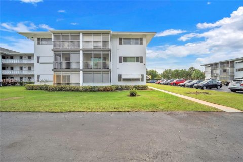 Condo in Hollywood, Florida, 2 bedrooms  № 2152809 - photo 3