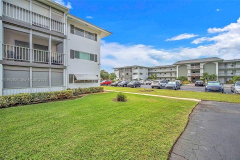 Condo in Hollywood, Florida, 2 bedrooms  № 2152809 - photo 4