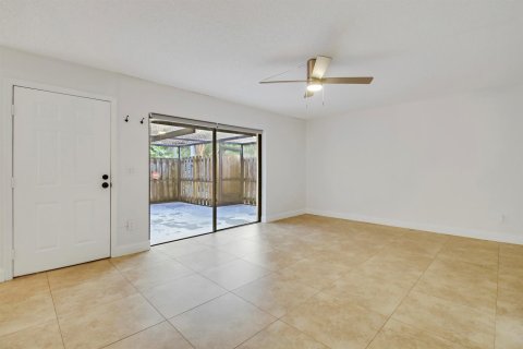 Townhouse in Jupiter, Florida 2 bedrooms, 136.57 sq.m. № 2376246 - photo 7