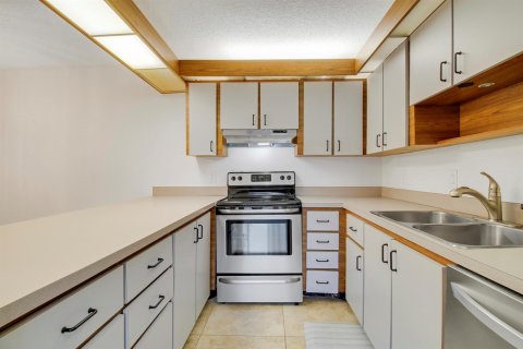 Townhouse in Jupiter, Florida 2 bedrooms, 136.57 sq.m. № 2376246 - photo 17