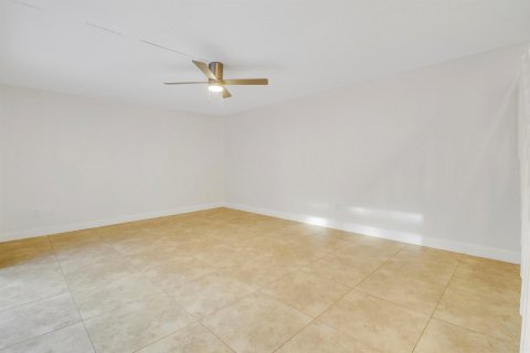 Townhouse in Jupiter, Florida 2 bedrooms, 136.57 sq.m. № 2376246 - photo 8