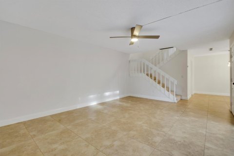 Townhouse in Jupiter, Florida 2 bedrooms, 136.57 sq.m. № 2376246 - photo 11