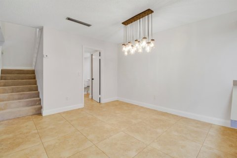 Townhouse in Jupiter, Florida 2 bedrooms, 136.57 sq.m. № 2376246 - photo 13