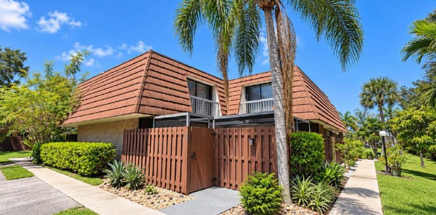 Townhouse in Jupiter, Florida 2 bedrooms, 136.57 sq.m. № 2376246