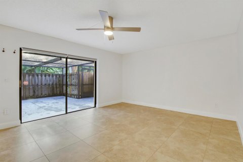 Townhouse in Jupiter, Florida 2 bedrooms, 136.57 sq.m. № 2376246 - photo 9