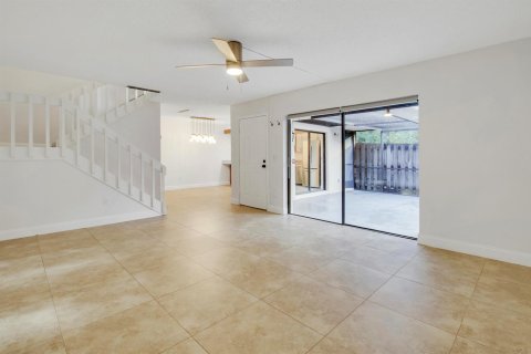 Townhouse in Jupiter, Florida 2 bedrooms, 136.57 sq.m. № 2376246 - photo 4