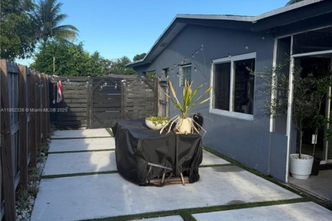 House in Lauderdale Lakes, Florida 3 bedrooms, 103.21 sq.m. № 1889811 - photo 25