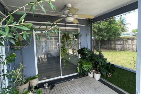 House in Lauderdale Lakes, Florida 3 bedrooms, 103.21 sq.m. № 1889811 - photo 22