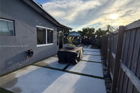 House in Lauderdale Lakes, Florida 3 bedrooms, 103.21 sq.m. № 1889811 - photo 26