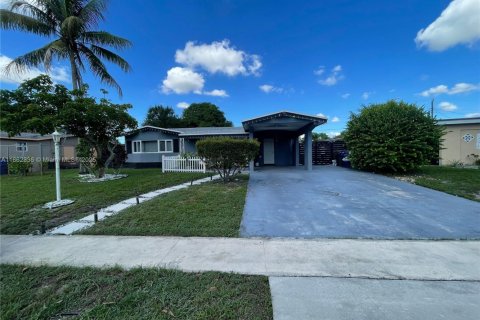 House in Lauderdale Lakes, Florida 3 bedrooms, 103.21 sq.m. № 1889811 - photo 1