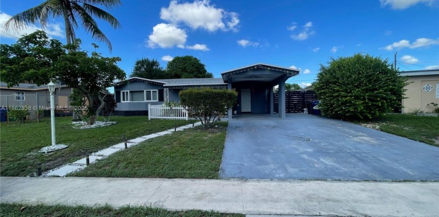House in Lauderdale Lakes, Florida 3 bedrooms, 103.21 sq.m. № 1889811