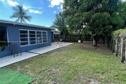 House in Lauderdale Lakes, Florida 3 bedrooms, 103.21 sq.m. № 1889811 - photo 29