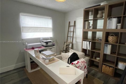 House in Lauderdale Lakes, Florida 3 bedrooms, 103.21 sq.m. № 1889811 - photo 15