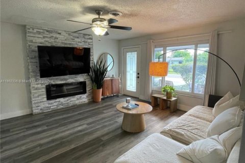 House in Lauderdale Lakes, Florida 3 bedrooms, 103.21 sq.m. № 1889811 - photo 6