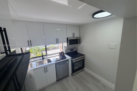 Copropriété à vendre à Sunny Isles Beach, Floride: 1 chambre, 71.26 m2 № 2006792 - photo 6