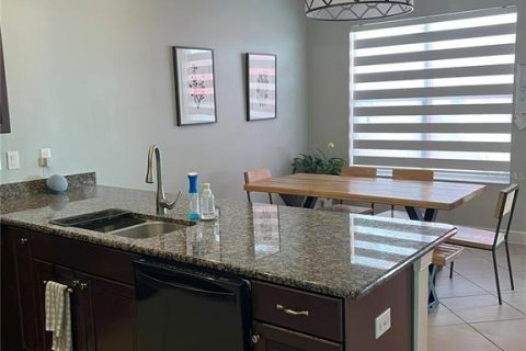 Adosado en alquiler en Saint Petersburg, Florida, 3 dormitorios, 213.68 m2 № 1822581 - foto 6