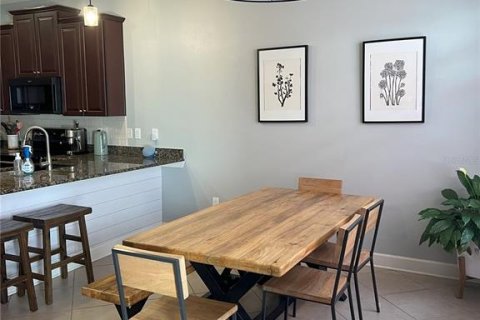 Adosado en alquiler en Saint Petersburg, Florida, 3 dormitorios, 213.68 m2 № 1822581 - foto 5
