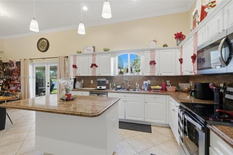 Villa ou maison à vendre à Homestead, Floride: 4 chambres, 259.38 m2 № 1992640 - photo 11