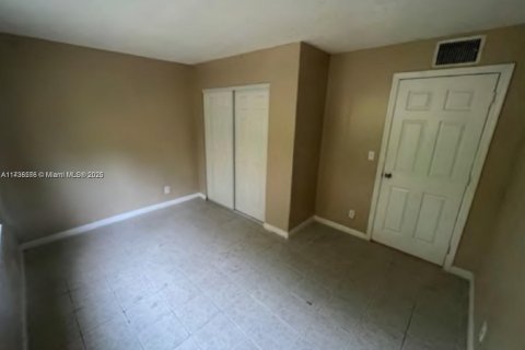 Casa en alquiler en Fort Lauderdale, Florida, 4 dormitorios, 111.48 m2 № 1959507 - foto 8