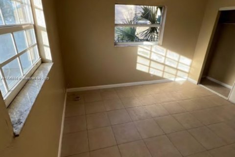Casa en alquiler en Fort Lauderdale, Florida, 4 dormitorios, 111.48 m2 № 1959507 - foto 7