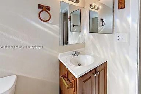 Casa en alquiler en Fort Lauderdale, Florida, 4 dormitorios, 111.48 m2 № 1959507 - foto 12