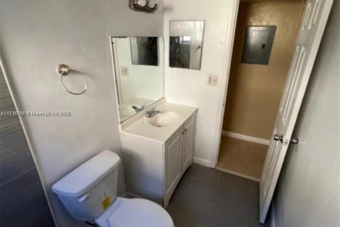 Casa en alquiler en Fort Lauderdale, Florida, 4 dormitorios, 111.48 m2 № 1959507 - foto 6