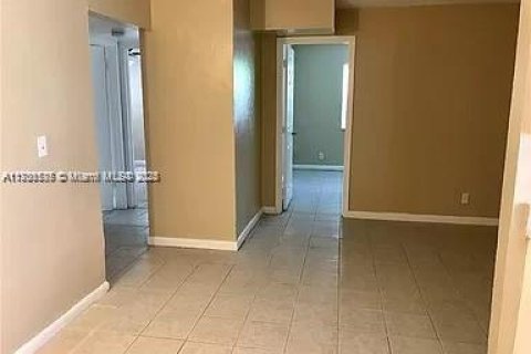 Casa en alquiler en Fort Lauderdale, Florida, 4 dormitorios, 111.48 m2 № 1959507 - foto 27