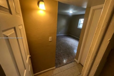 Casa en alquiler en Fort Lauderdale, Florida, 4 dormitorios, 111.48 m2 № 1959507 - foto 5