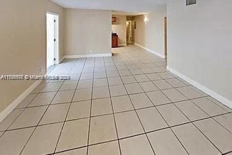 Casa en alquiler en Fort Lauderdale, Florida, 4 dormitorios, 111.48 m2 № 1959507 - foto 26