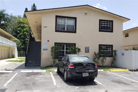 Casa en alquiler en Fort Lauderdale, Florida, 4 dormitorios, 111.48 m2 № 1959507 - foto 1