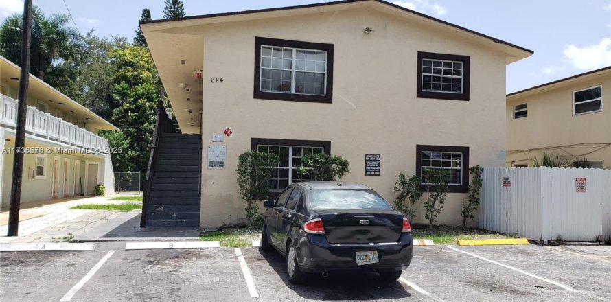 Casa en Fort Lauderdale, Florida 4 dormitorios, 111.48 m2 № 1959507