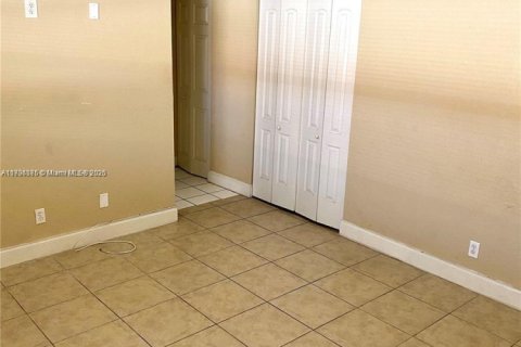 Casa en alquiler en Fort Lauderdale, Florida, 4 dormitorios, 111.48 m2 № 1959507 - foto 17