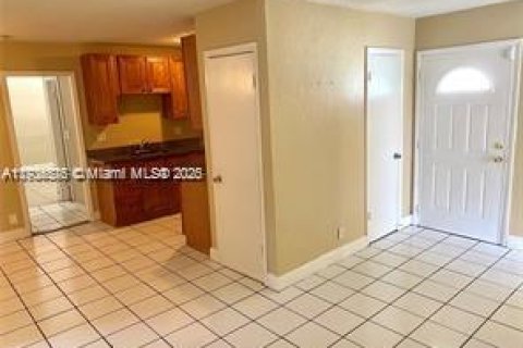 Casa en alquiler en Fort Lauderdale, Florida, 4 dormitorios, 111.48 m2 № 1959507 - foto 24