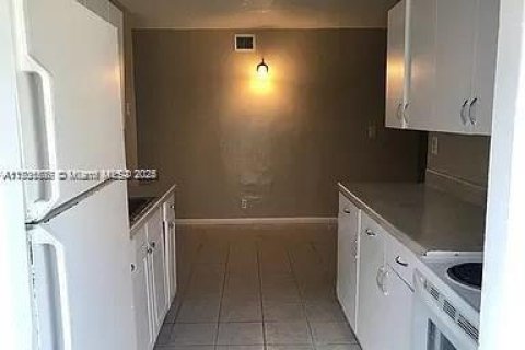 Casa en alquiler en Fort Lauderdale, Florida, 4 dormitorios, 111.48 m2 № 1959507 - foto 13