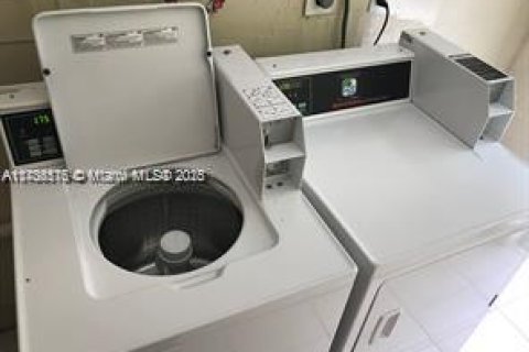 Casa en alquiler en Fort Lauderdale, Florida, 4 dormitorios, 111.48 m2 № 1959507 - foto 20